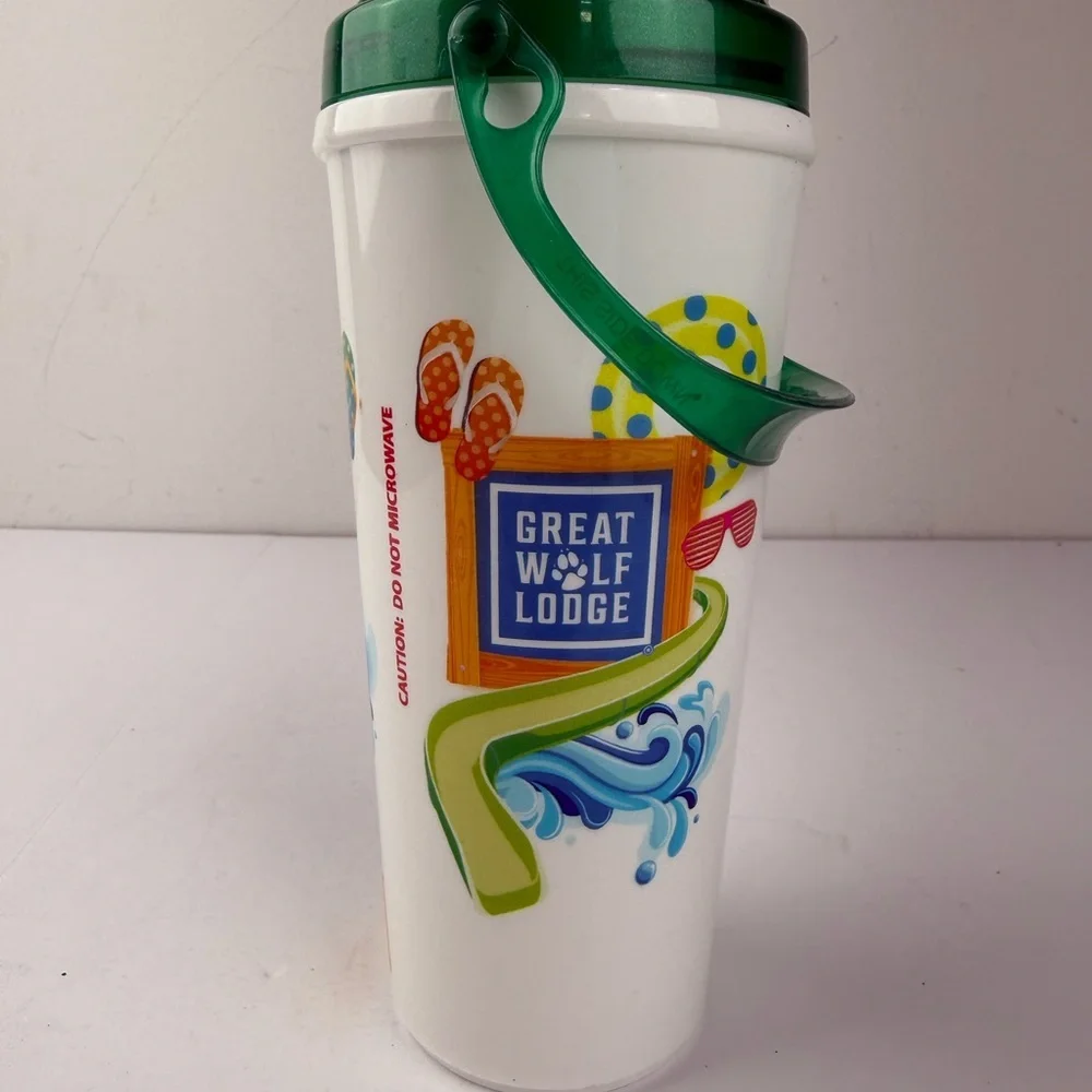 Great Wolf Lodge 24 oz. Water Park Souvenir Cup Teal Lid w/Handle Straw